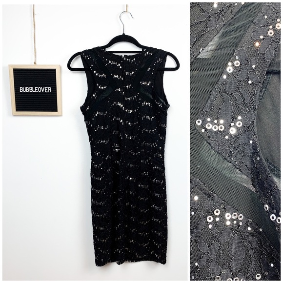 Stunning Form Fitting City Triangles Dress - Picture 1 of 14